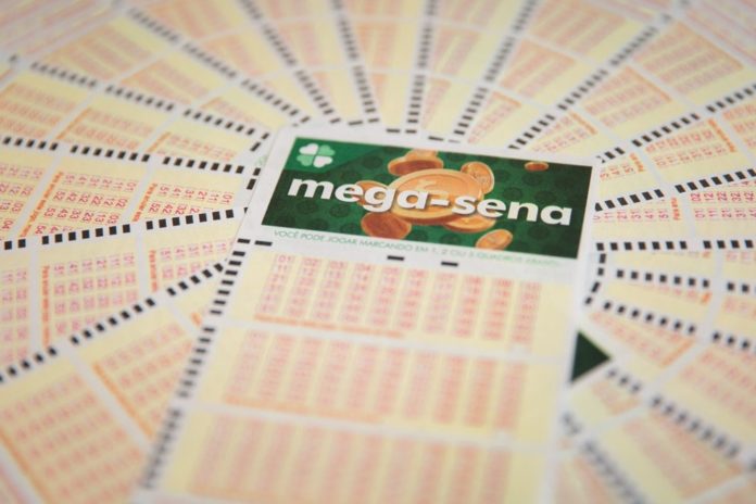 Mega-Sena volta a acumular e prêmio está estimado em R$ 165 milhões; confira os números sorteados