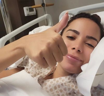 Anitta é internada para se preparar para cirurgia: “Vim direto da turnê para o hospital”