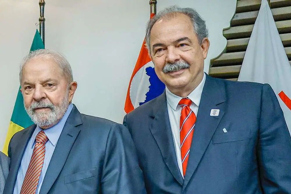 O ministro da Defesa de Lula será um civil, afirma Mercadante