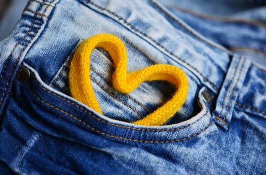 Luana Finger explica as diferenças entre as lavagens de jeans nas lavanderias