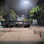 Mistério envolve morte de homem em Porto Alegre, desencadeando protesto incendiário