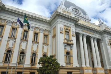 Juíza envolvida no caso Deolane e Gusttavo Lima é condenada a pagar dívida e tem bens sob risco de penhora