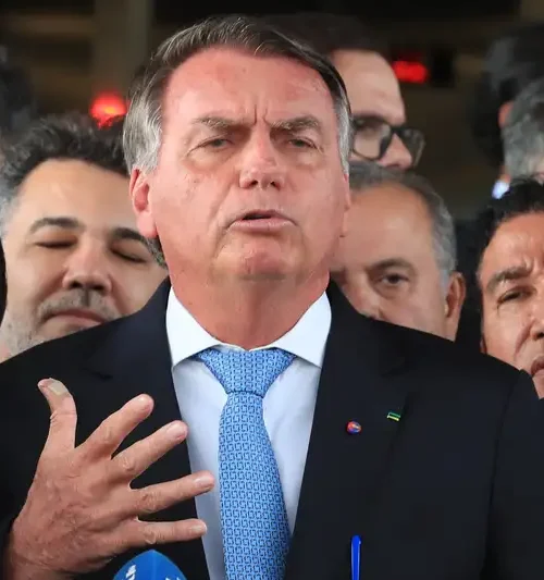 Cirurgia de Bolsonaro em Brasília é classificada como a mais complexa desde a facada de 2018