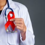 Estigma do HIV persiste como barreira ao tratamento e à dignidade humana, aponta Unaids