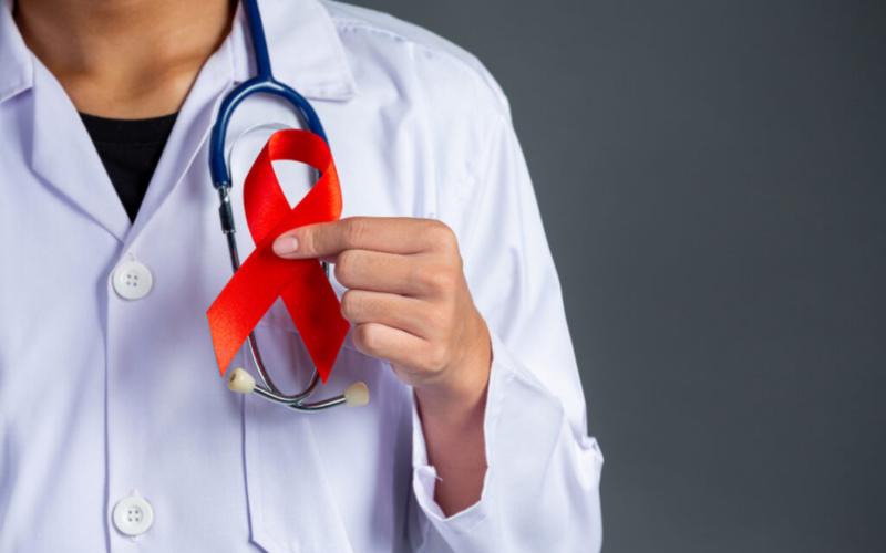 Estigma do HIV persiste como barreira ao tratamento e à dignidade humana, aponta Unaids