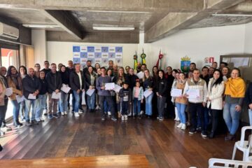 Osório Educa: Prefeitura homenageia colaboradores das escolas com certificados.