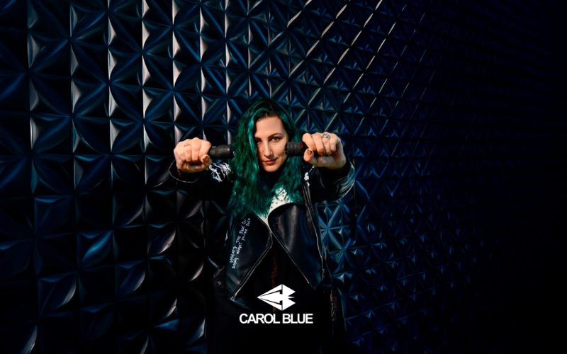 Carol Blue: A Arte do Pontilhismo e o Trajeto de Uma Tatuadora Premiando Fronteiras