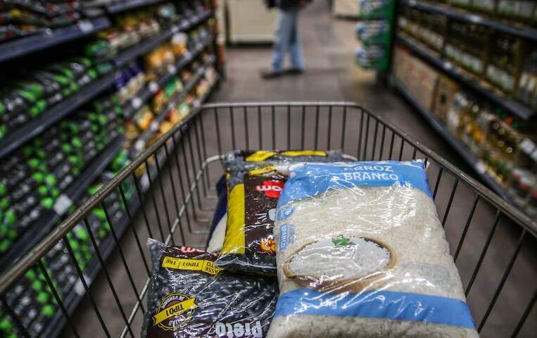 Inflação ao consumidor em Porto Alegre reverte tendência de queda e registra aumento.