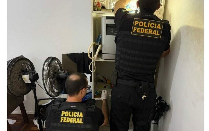 Indivíduo é detido pela Polícia Federal em Porto Alegre por suspeita de posse de conteúdo de exploração sexual de crianças e adolescentes