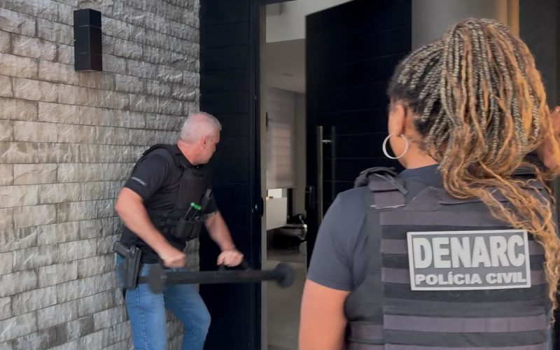 Polícia Civil prende 17 suspeitos por tráfico durante operação no RS.
