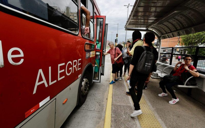 Aumento na tarifa de ônibus em Porto Alegre: valor passa a ser de R$ 5,30 a partir de hoje