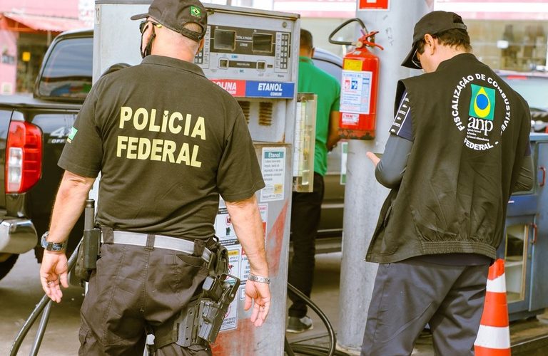 Fiscalização em postos de combustíveis para combater práticas abusivas de reajuste de preços