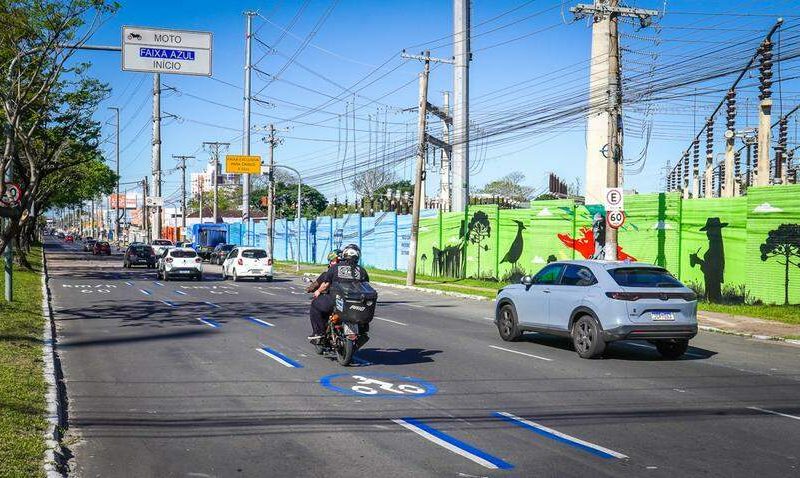 EPTC pede extensão de teste da motofaixa na Assis Brasil, em Porto Alegre