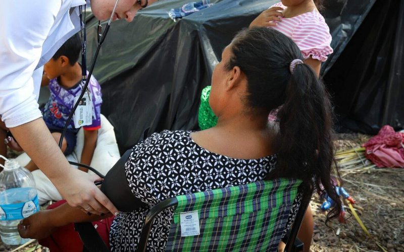 Atendimento de saúde é prestado a comunidade indígena acampada no Parque da Harmonia