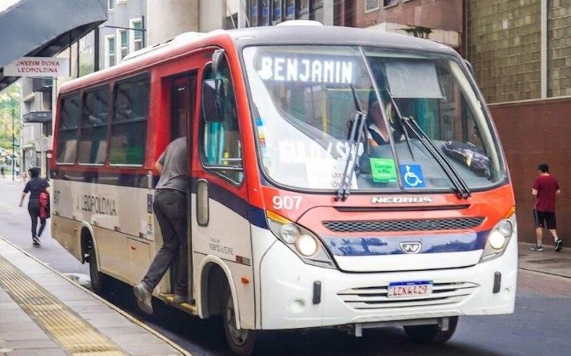 Aumento nas tarifas de transporte por lotação em Porto Alegre entra em vigor na próxima segunda-feira