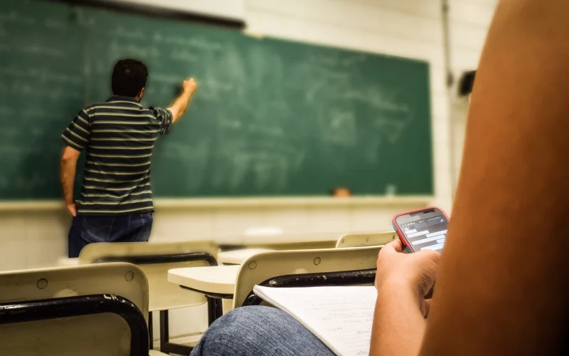 Aprovação de aumento retroativo de 5,4% para professores no Rio Grande do Sul