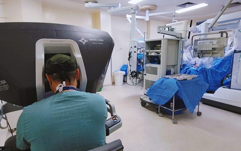 Santa Casa de Porto Alegre celebra 50 procedimentos cirúrgicos robóticos em crianças