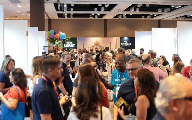Porto Alegre promove cultura gaúcha em feira de turismo com Acampamento Farroupilha e churrasco