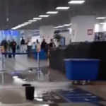 Teto do aeroporto Salgado Filho em Porto Alegre cede devido a vazamento de tubulação