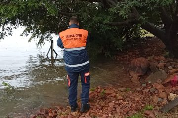 Guaíba apresenta queda e se afasta da faixa de alerta em Porto Alegre