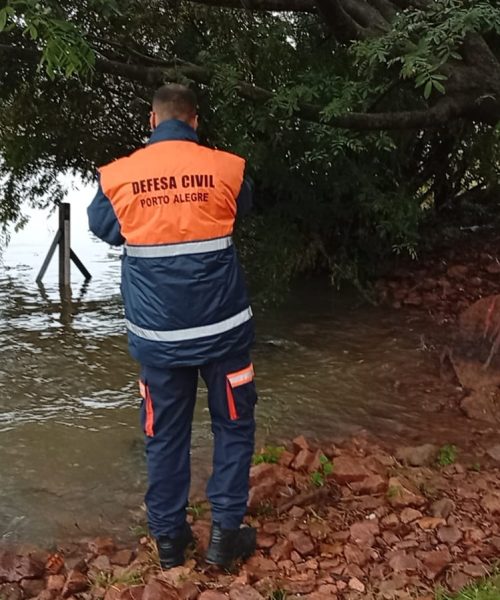 Guaíba apresenta queda e se afasta da faixa de alerta em Porto Alegre
